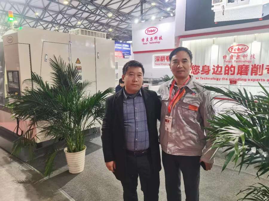外圓磨床、內(nèi)孔磨床展臺(tái)